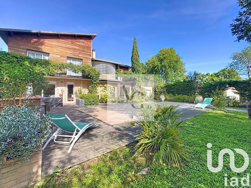 Maison - 231 m² - 7 pièces