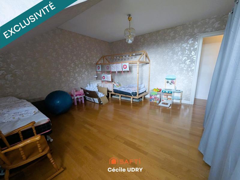 Maison - 234 m² - 11 pièces