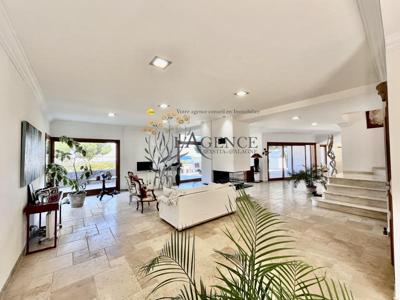 Maison - 200 m² - 5 pièces