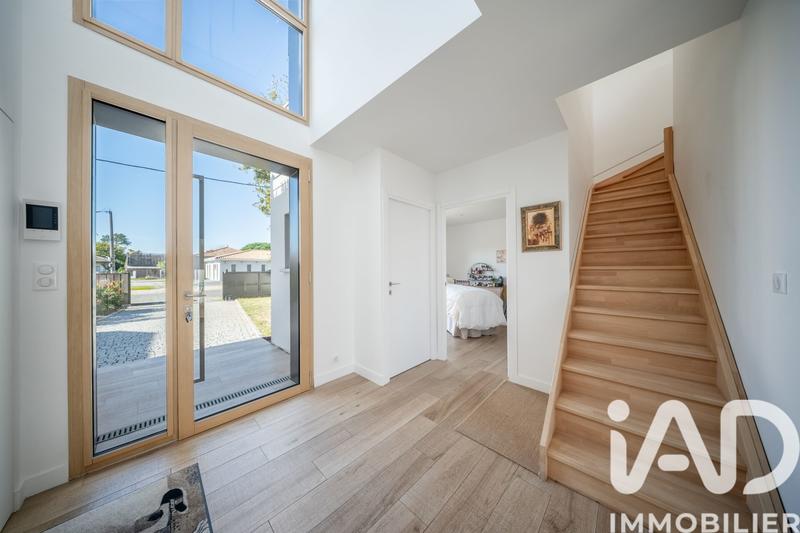 Maison - 202 m² - 6 pièces