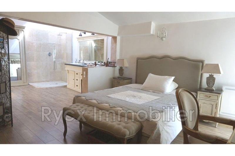 Maison - 285 m² - 9 pièces