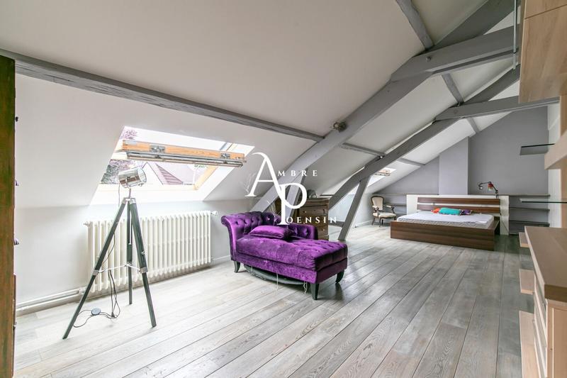 Maison - 247 m² - 10 pièces