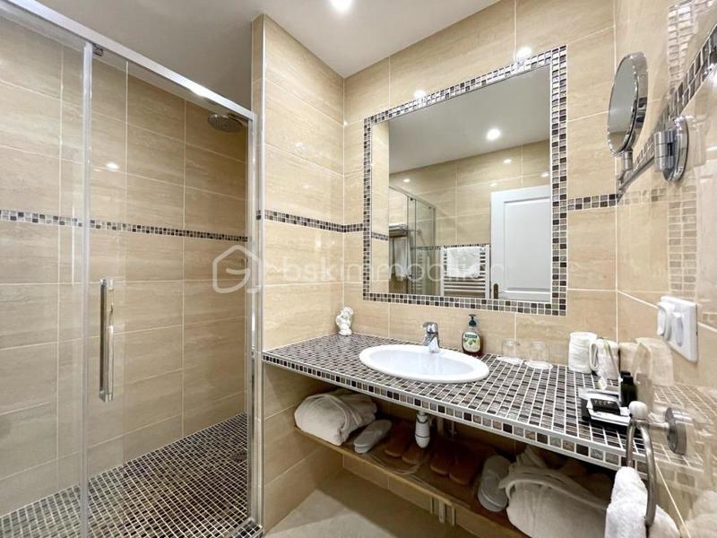 Maison - 671 m² - 20 pièces