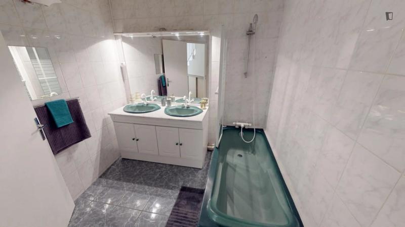 Chambre - 12 m² - 5 pièces