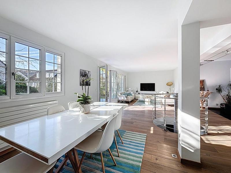 Maison - 228 m² - 7 pièces