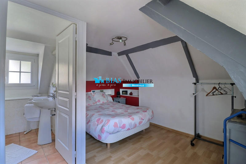 Maison - 240 m² - 10 pièces