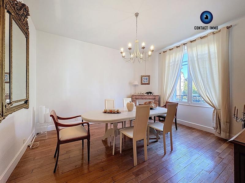 Maison - 224 m² - 8 pièces