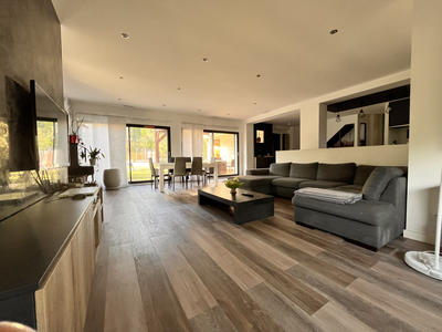 Maison - 179 m² - 5 pièces