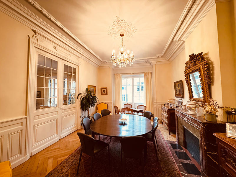 Appartement - 218 m² - 5 pièces