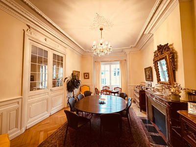 Appartement - 218 m² - 5 pièces