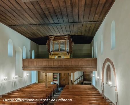 L'orgue bien entouré