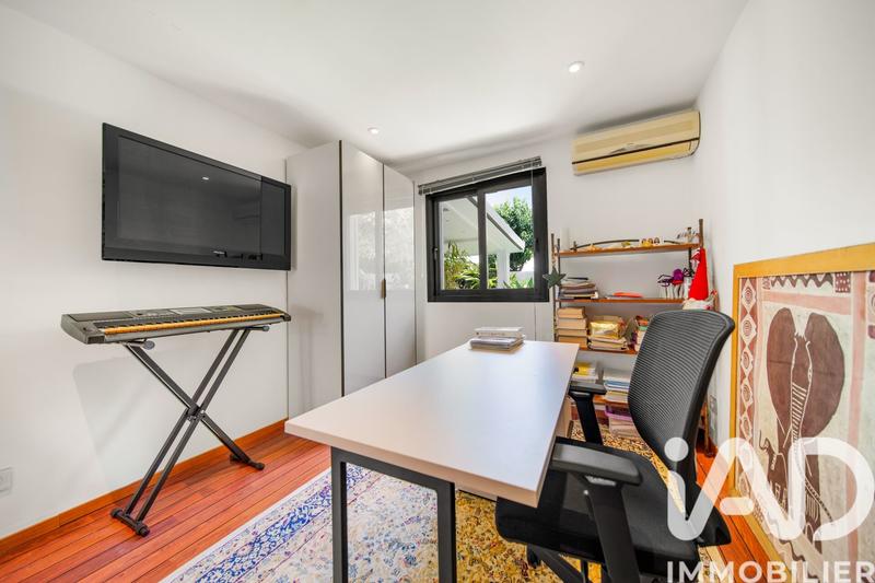 Maison - 235 m² - 7 pièces