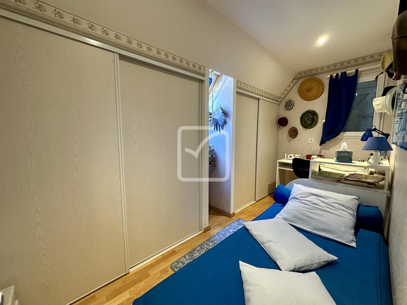 Maison - 201 m² - 6 pièces