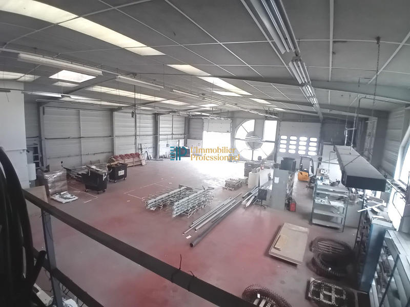 Local d'activités - 940 m²