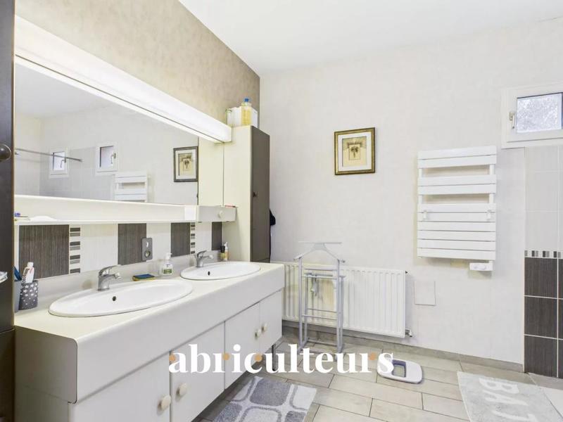 Propriété - 260 m² - 8 pièces