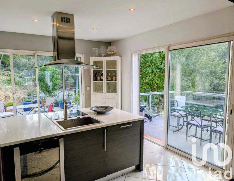 Maison - 230 m² - 8 pièces