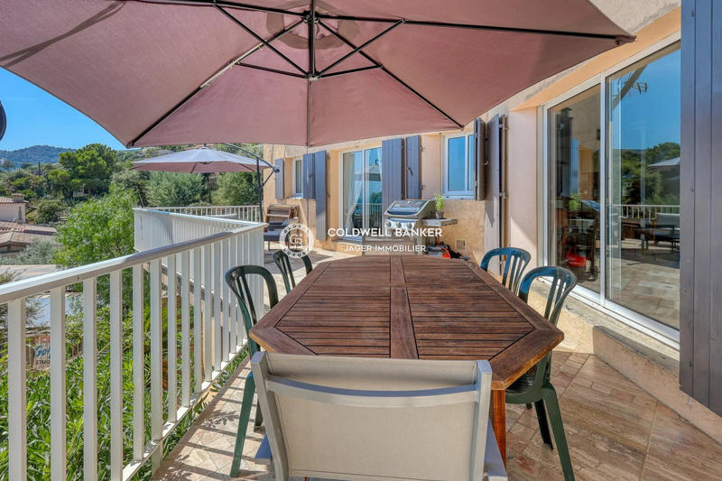 Villa - 300 m² - 8 pièces