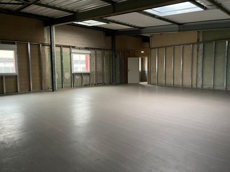 Bureau - 709 m²