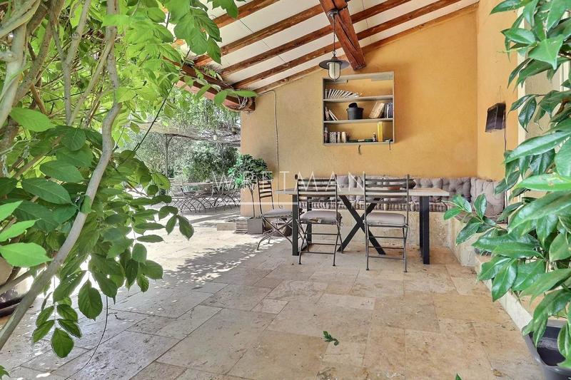 Villa - 232 m² - 9 pièces