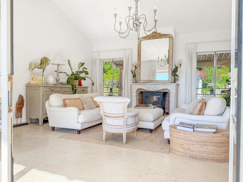 Maison - 250 m² - 6 pièces