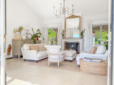 Maison - 250 m² - 6 pièces