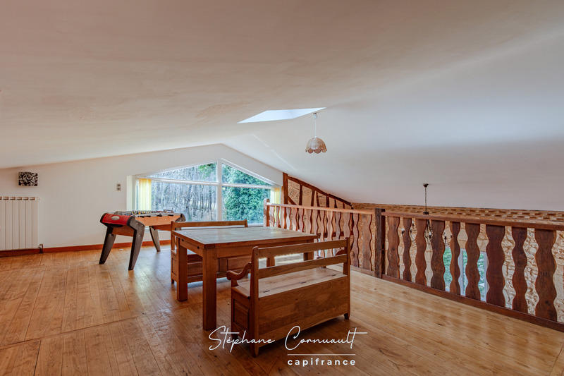 Propriété - 251 m² - 7 pièces