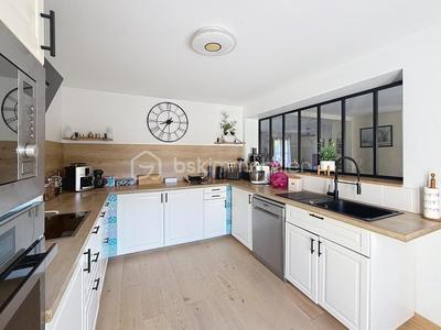 Maison traditionnelle - 134 m² - 6 pièces