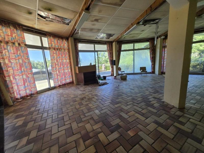 Propriété - 3 700 m² - 70 pièces