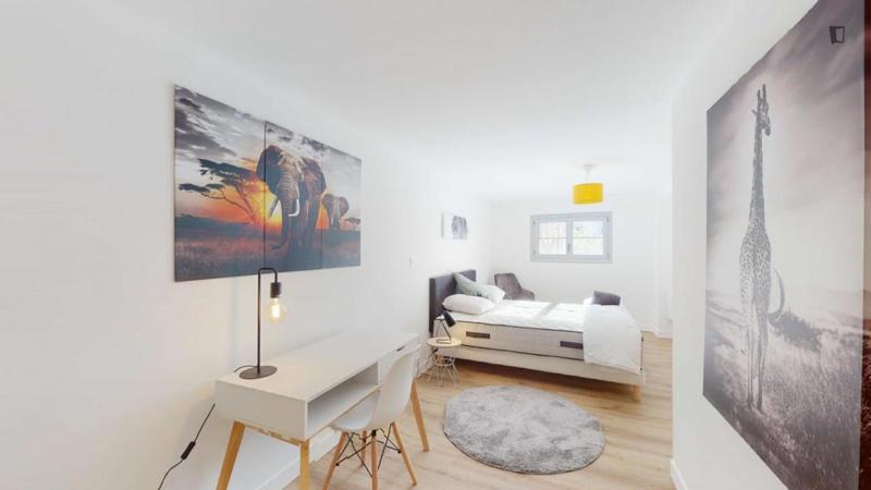 Chambre - 24 m² - 13 pièces