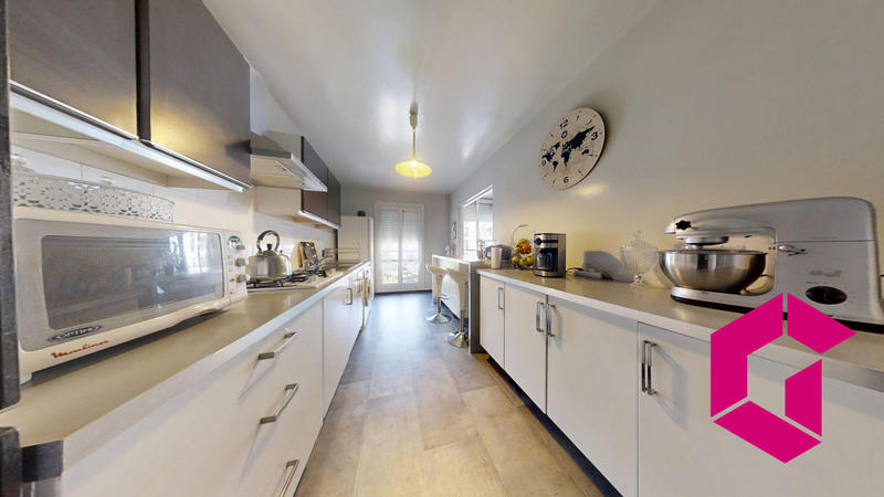 Appartement - 96 m² - 5 pièces