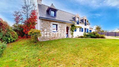 Maison traditionnelle - 182 m² - 7 pièces