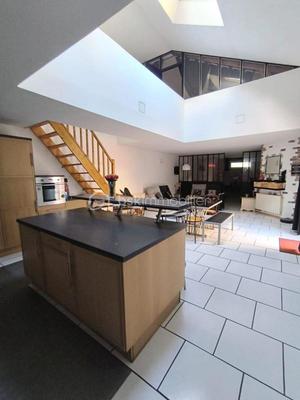 Loft - 245 m² - 5 pièces