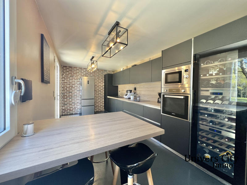 Villa - 247 m² - 10 pièces