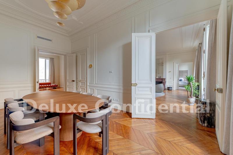 Appartement - 226 m² - 7 pièces