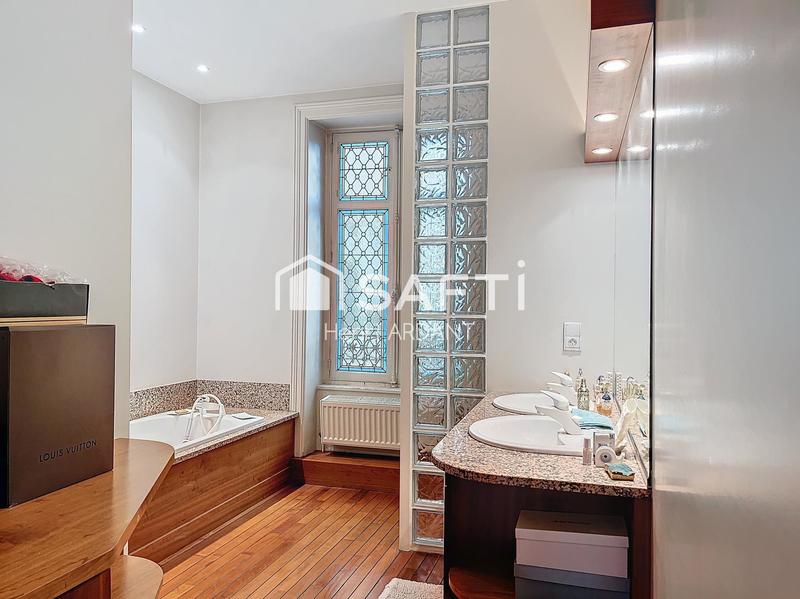 Appartement - 180 m² - 6 pièces