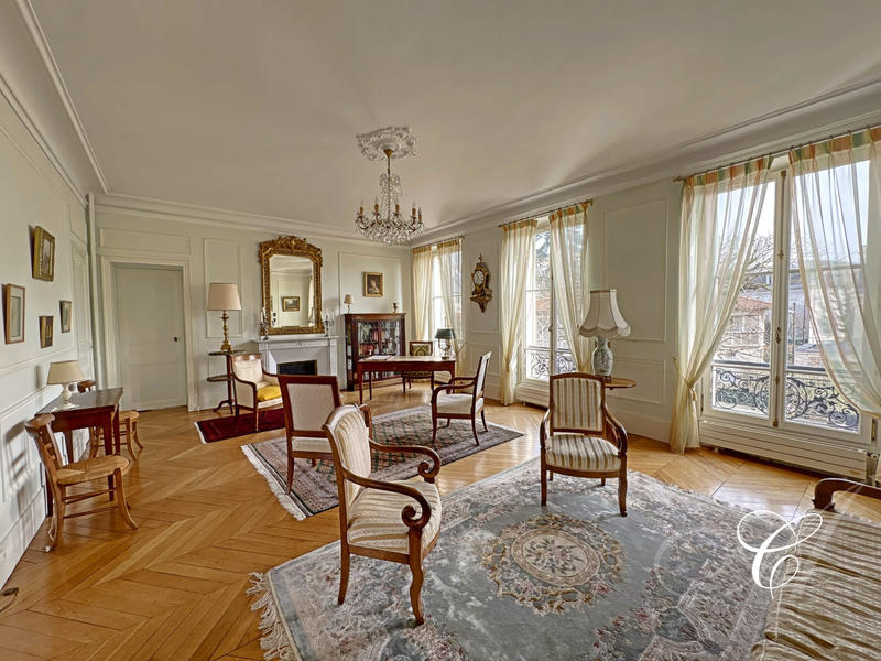 Appartement - 144 m² - 7 pièces