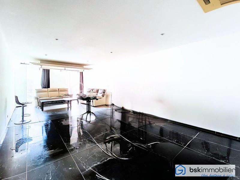 Immeuble - 211 m² - 6 pièces