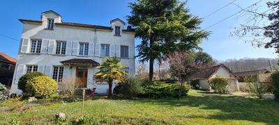 Maison - 203 m² - 8 pièces