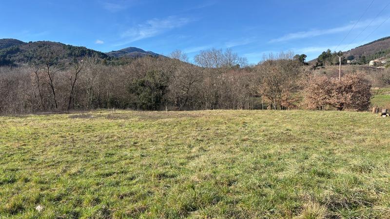 Terrain constructible - 1 032 m²