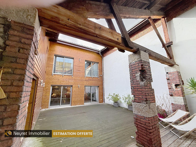 Maison - 270 m² - 8 pièces