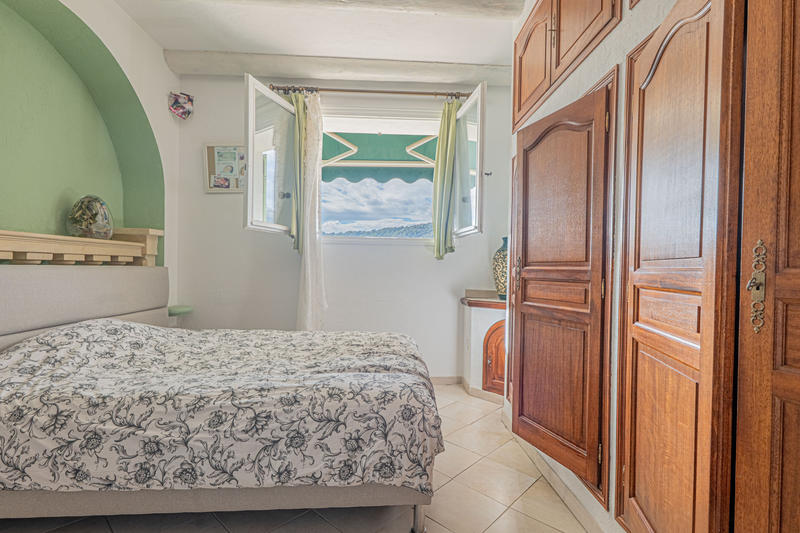 Maison - 205 m² - 9 pièces