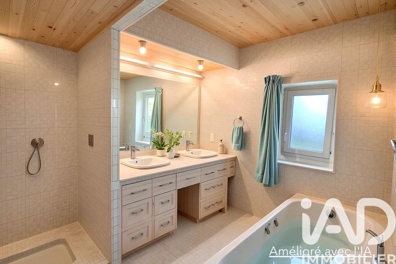 Maison - 243 m² - 9 pièces