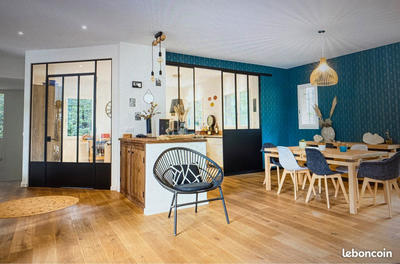 Maison - 312 m² - 10 pièces