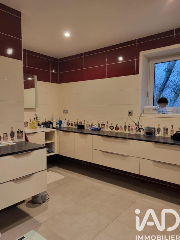 Maison - 220 m² - 8 pièces