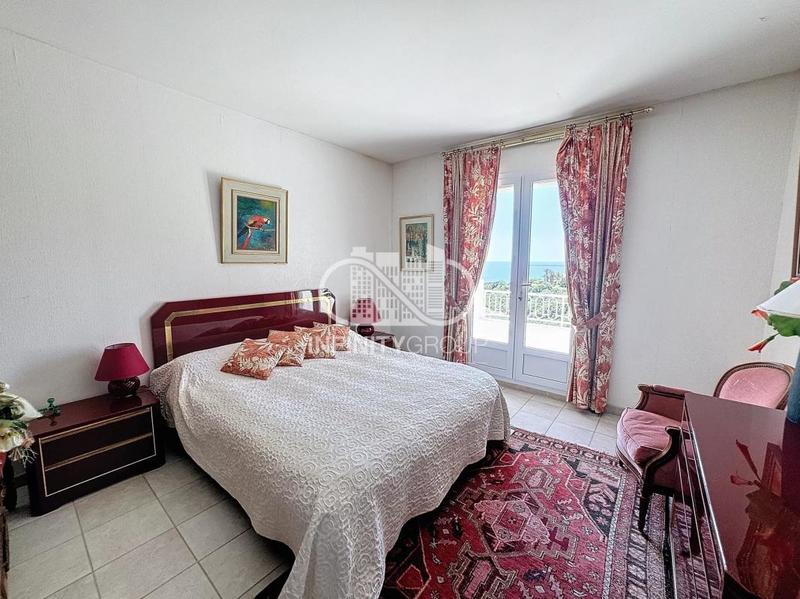 Villa - 213 m² - 7 pièces