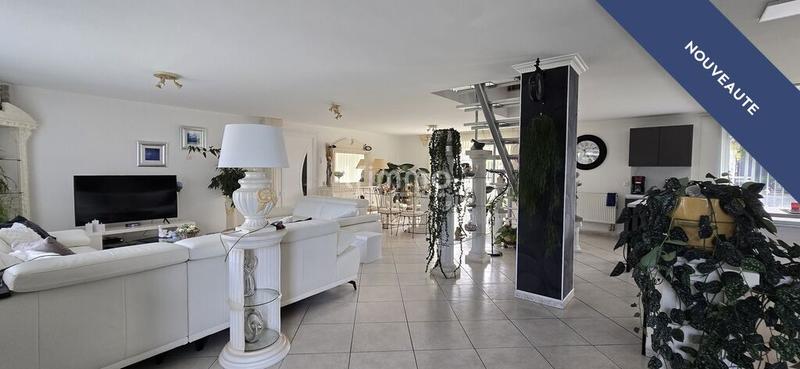 Maison - 232 m² - 6 pièces