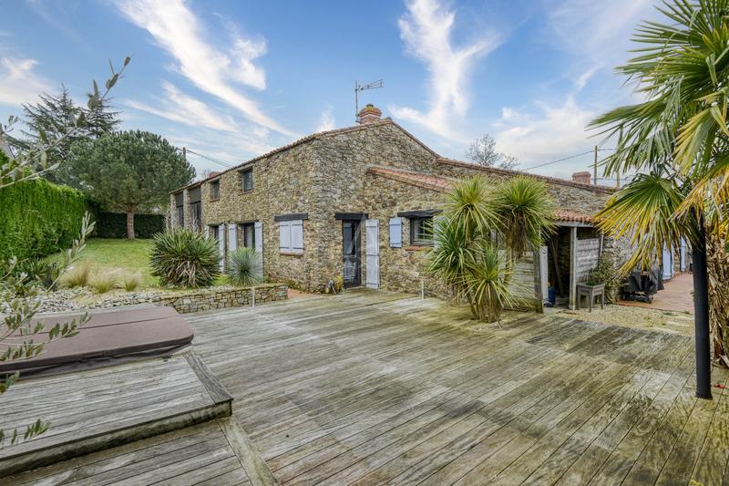 Maison - 243 m² - 7 pièces