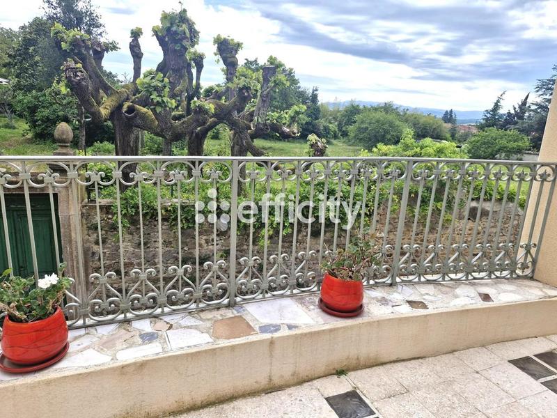 Maison - 374 m² - 9 pièces