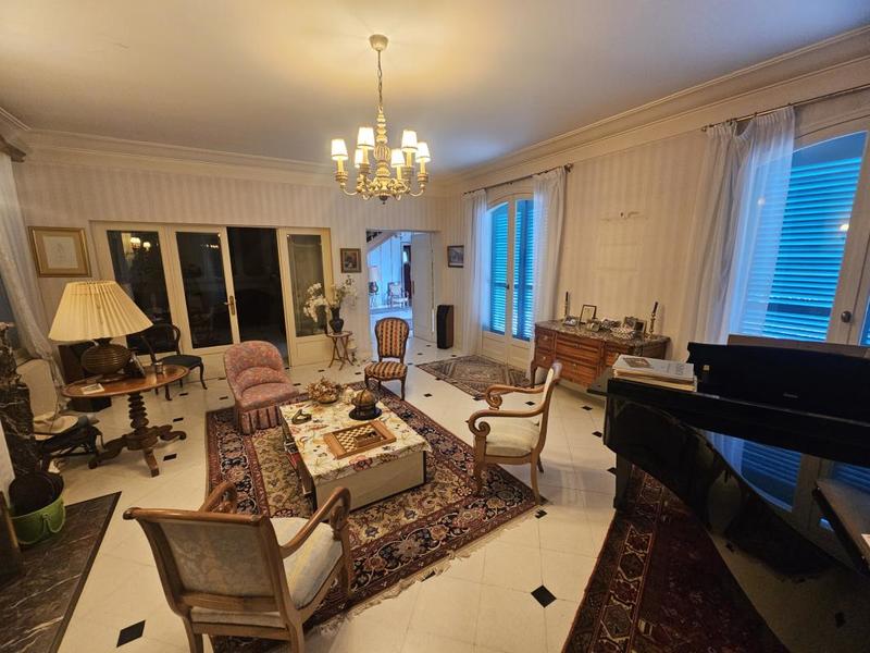 Propriété - 270 m² - 10 pièces