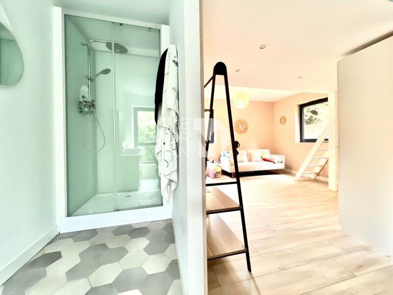 Maison - 239 m² - 7 pièces